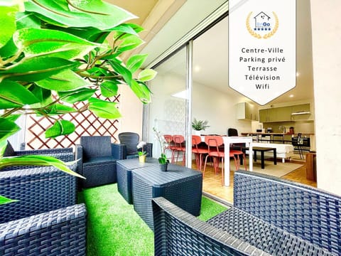 Patio, Balcony/Terrace, Living room, Seating area, Dining area