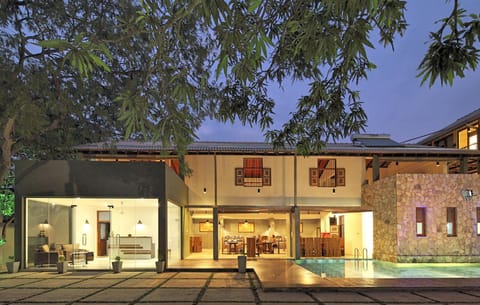 Property building, Restaurant/places to eat
