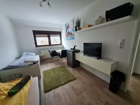 Bed, TV and multimedia, Photo of the whole room