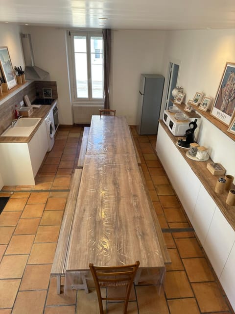 Coffee/tea facilities, dishwasher, stove, washing machine