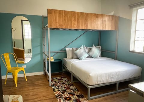 Bedroom, bunk bed