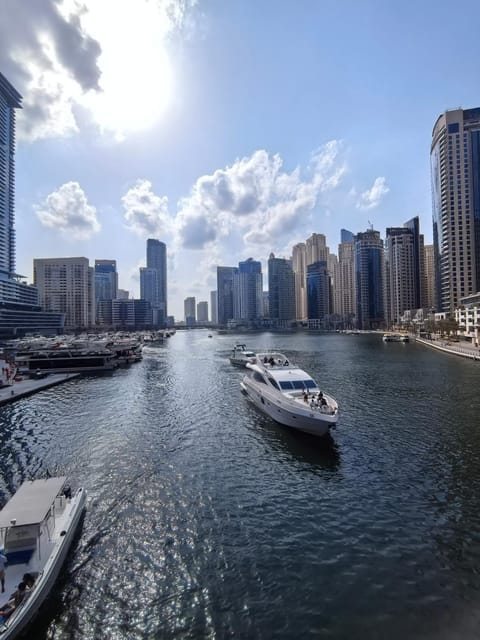 New Horizon 2 Bedroom LUXURY APARTMENT JBR MARINA Hostel in Dubai