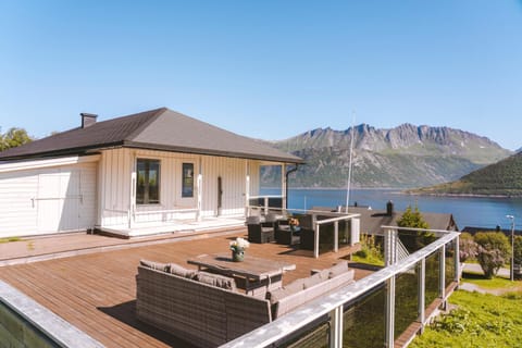 Balcony/Terrace, Mountain view