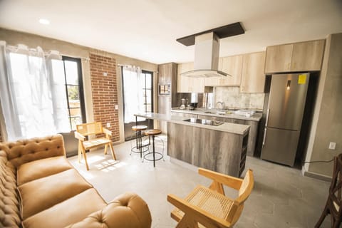 Kitchen or kitchenette, Living room, Seating area, Dining area