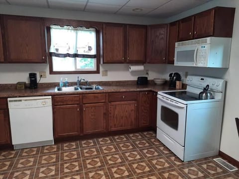 Located 1 mile from Downtown and Knox College House in Galesburg