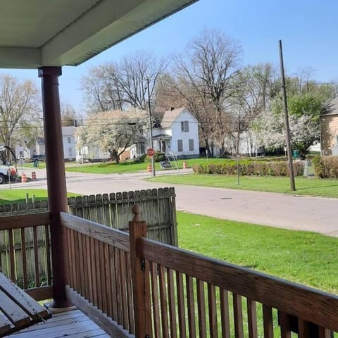 Located 1 mile from Downtown and Knox College House in Galesburg