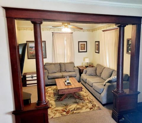 Located 1 mile from Downtown and Knox College House in Galesburg