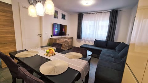 TV and multimedia, Living room, Dining area
