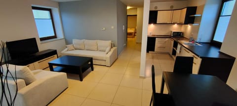 Communal lounge/ TV room, TV and multimedia, Living room, Seating area, Dining area, Evening entertainment, stove