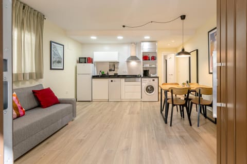 Kitchen or kitchenette, Living room, Seating area, Dining area, dishwasher, stove, toaster, washing machine