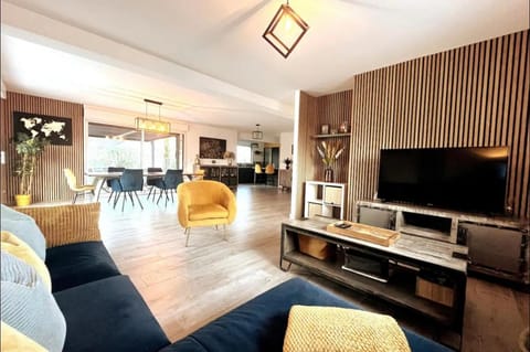 Communal lounge/ TV room