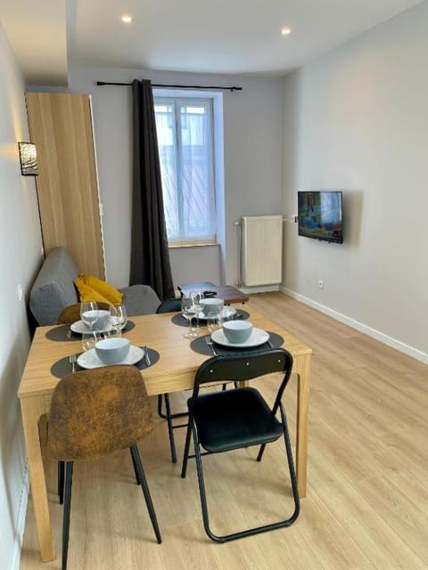 Appart'Village Le Creusot centre - Parking facile - Bus gare TGV 17 min Apartment in Bourgogne-Franche-Comté