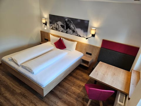 Bed, Photo of the whole room, Seating area, Bedroom