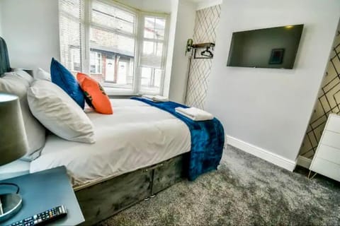 Benson House 4 Bedrooms Workstays UK House in England