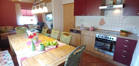 Kitchen or kitchenette, Seating area, Dining area, dishwasher, stove