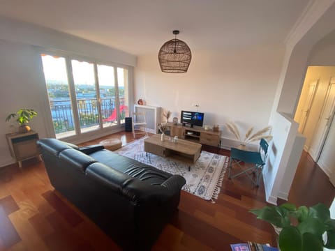 Grand Appartement avec vue Paris 180 degrés - Tour Eiffel, Sacré Coeur Apartment in Saint-Denis, France