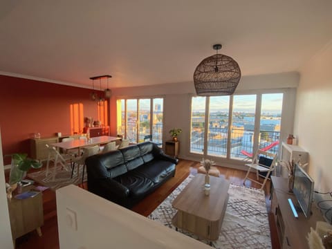 Grand Appartement avec vue Paris 180 degrés - Tour Eiffel, Sacré Coeur Apartment in Saint-Denis, France