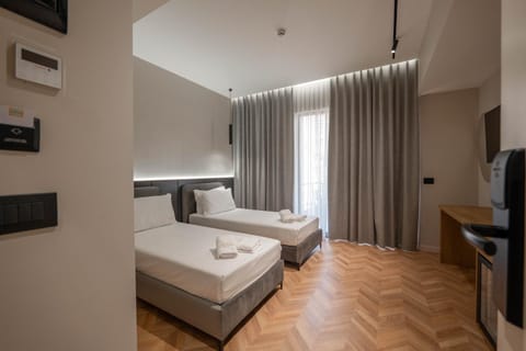 Bed, Evening entertainment, Bedroom, towels, air conditioner