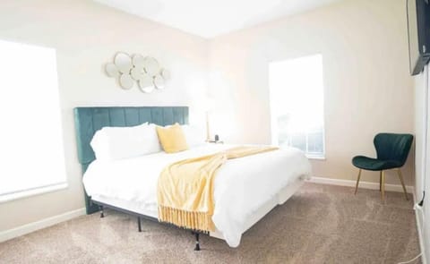 Cozy King 2 bedroom at Easton near Airport Apartment in Easton