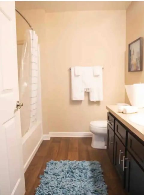 Cozy King 2 bedroom at Easton near Airport Apartment in Easton