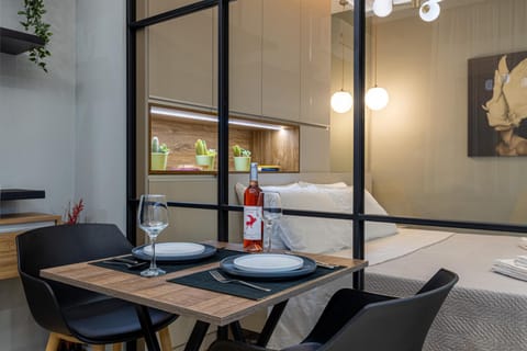 Bed, Dining area, Bedroom