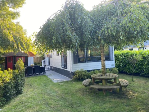 Property building, Day, Garden, Garden view