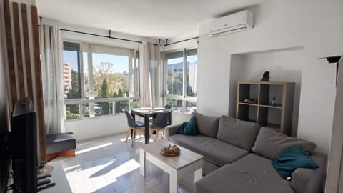 TV and multimedia, Living room, Seating area, air conditioner