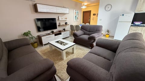 Communal lounge/ TV room, TV and multimedia, Living room, Seating area
