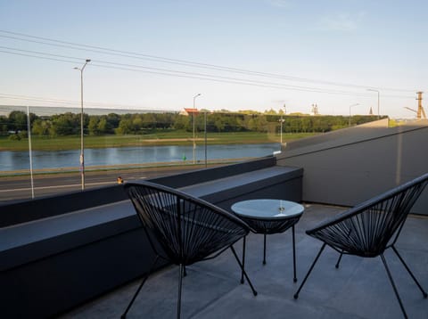 Day, View (from property/room), Balcony/Terrace, Seating area, River view