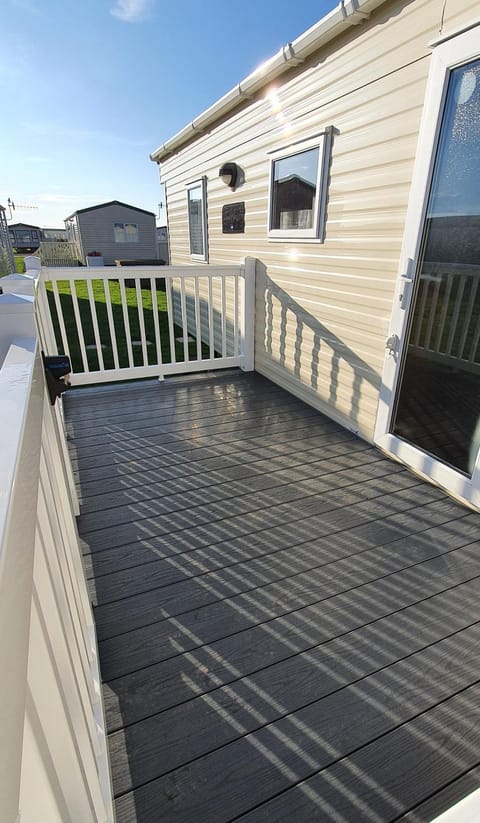 Oxley Retreat, West Sands Holiday Apartment in Selsey