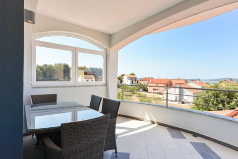 Day, View (from property/room), Balcony/Terrace, Seating area, Sea view