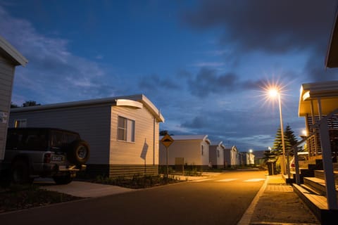 Night, Neighbourhood