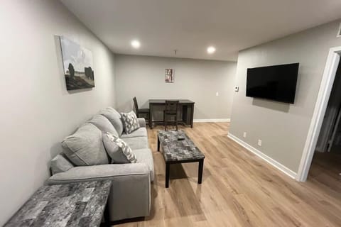 Aksarben Apt-Cozy One Bedroom Apartment in Omaha