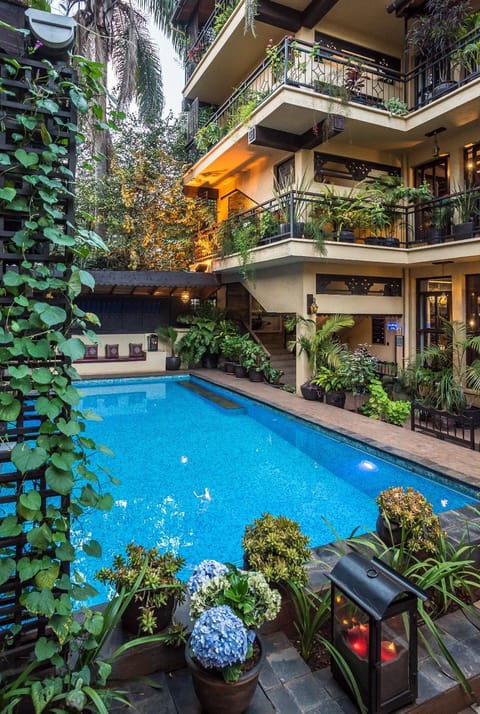 Swimming pool