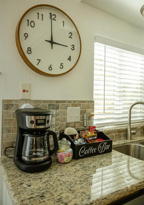 Coffee/tea facilities, Kitchen or kitchenette, kitchen, kitchen