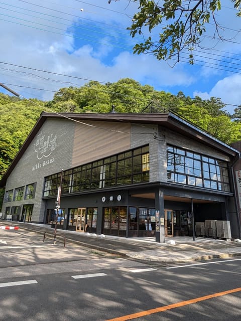 Property building, Neighbourhood, Location