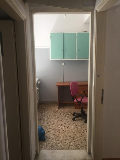 Simple & Spacious - Shared Accomodation Apartment in Kallithea