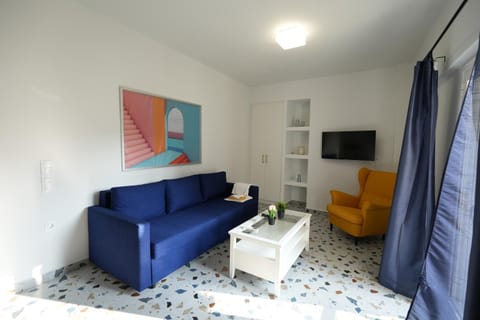 TV and multimedia, Living room, Seating area, Evening entertainment