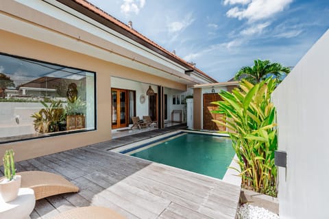Property building, Pool view, Swimming pool