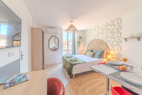 Jasmin Roanne centre-ville - Parking & Clim Apartment in Auvergne-Rhône-Alpes