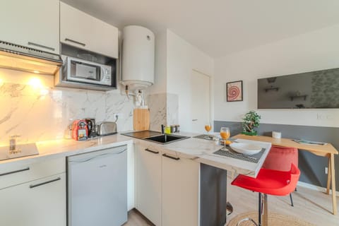 Jasmin Roanne centre-ville - Parking & Clim Apartment in Auvergne-Rhône-Alpes