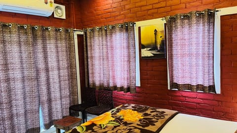 Bed, Photo of the whole room, Bedroom, air conditioner