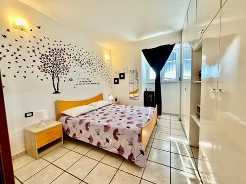 Bed, TV and multimedia, Photo of the whole room, Bedroom, wardrobe