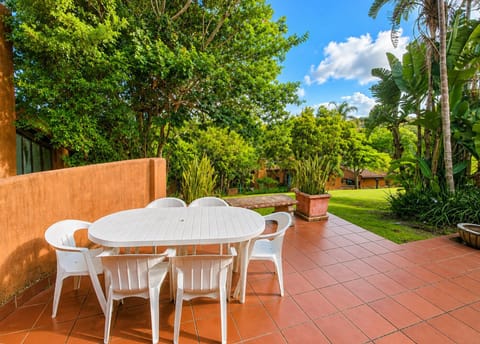 Patio, Day, Garden, Dining area, Garden view