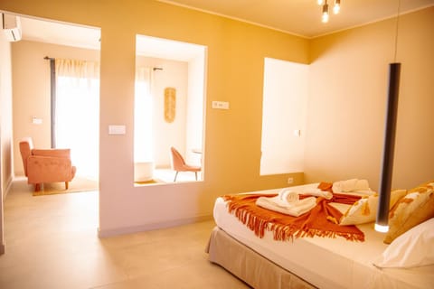 Bed, Living room, Photo of the whole room, Seating area, Bedroom