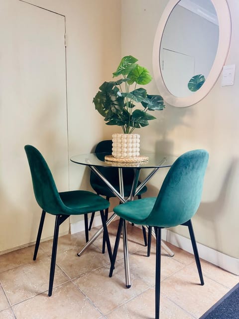 Seating area, Dining area