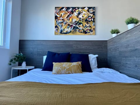 Bed, Decorative detail, Bedroom, internet