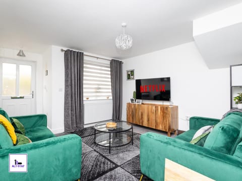 Communal lounge/ TV room, TV and multimedia, Living room, Seating area, Evening entertainment