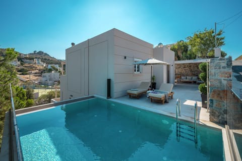 Pool view, Swimming pool, sunbed