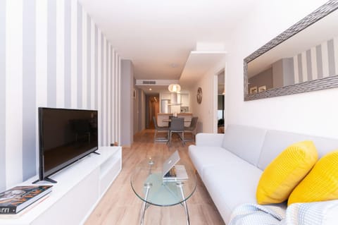 TV and multimedia, Living room, Evening entertainment